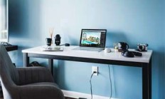 她笔下的天涯天地：方圆万里，也不止三百字。